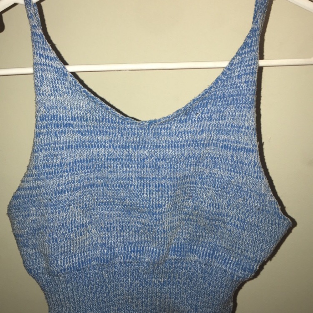 Light material crop top